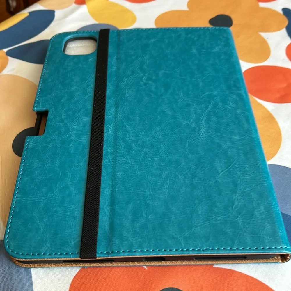 iPad case for 7”x10” iPad. Ordered wrong size. Please research for your size.